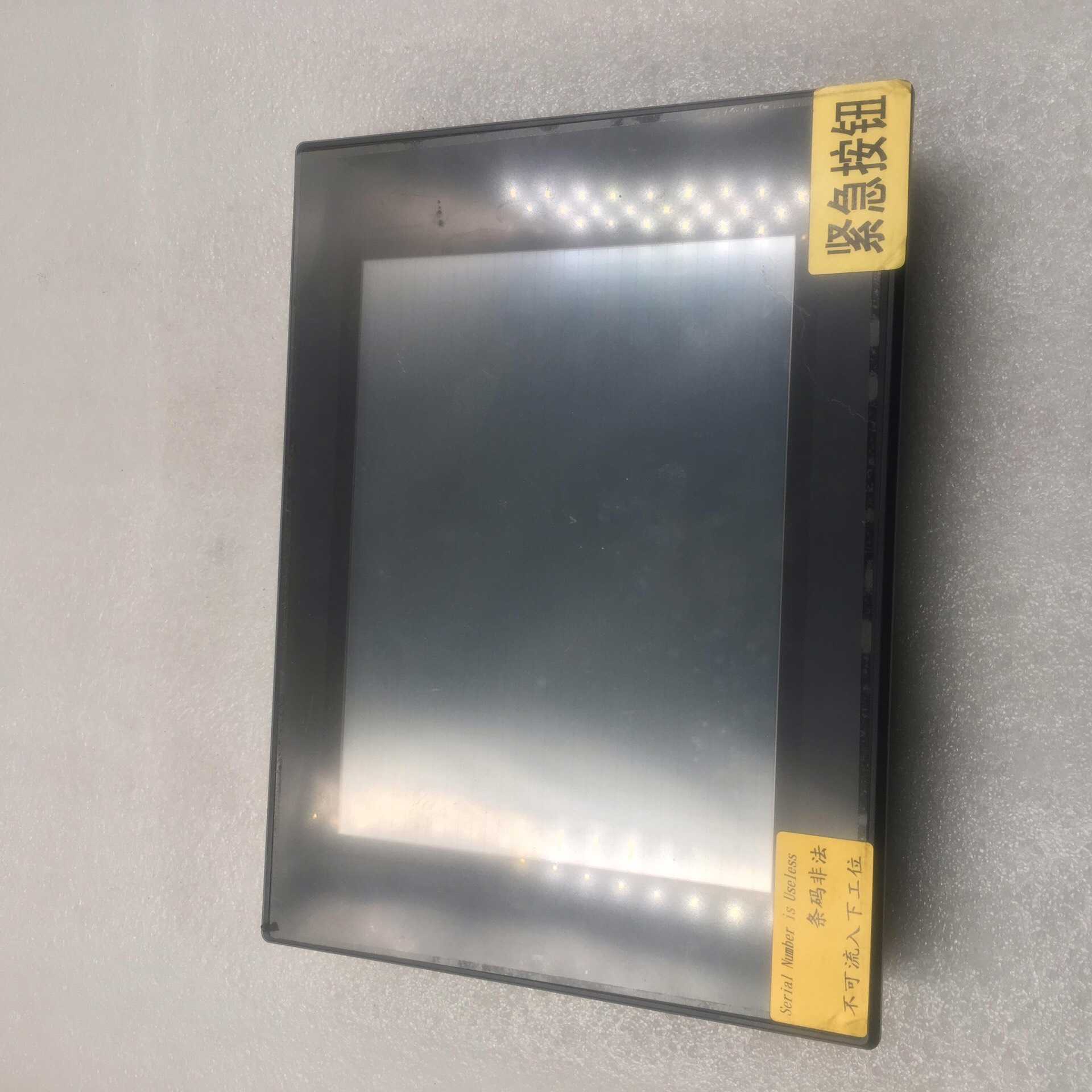 议~KEYENCE基恩士 触摸屏 VT3-V10 成色新(B