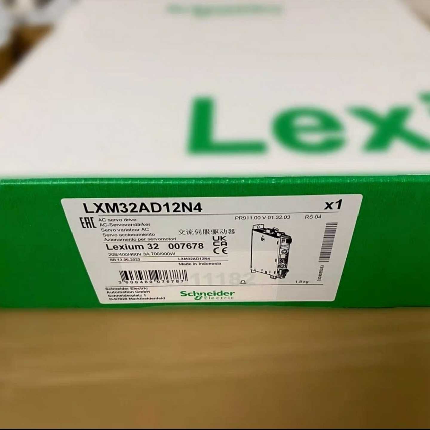 施耐德伺服驱动LXM32AD12N4，全新原装正品，有需要联--议价