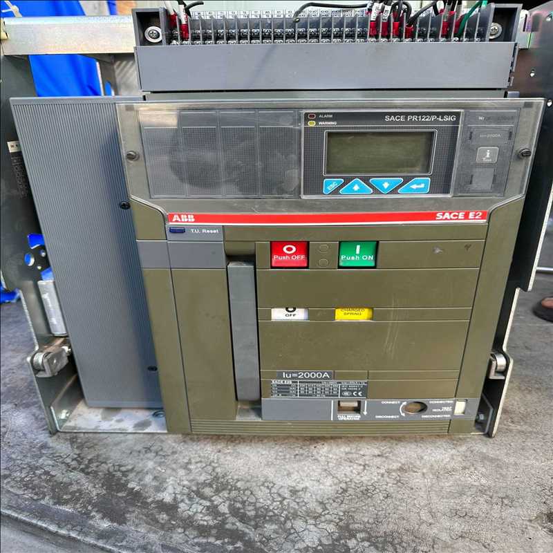ABB E2 2000安断路器。（耶耶电子）