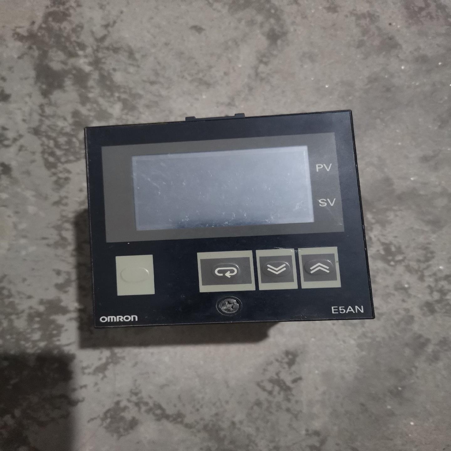 议价产品omRon温控仪，E5AN-Q1P-300，就一个，拆机的，