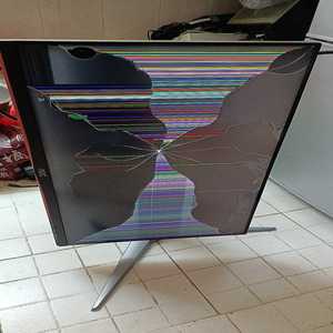 AOC显示屏Q24G2，屏破，其它功能完好，成色如图所示。【鑫鑫商