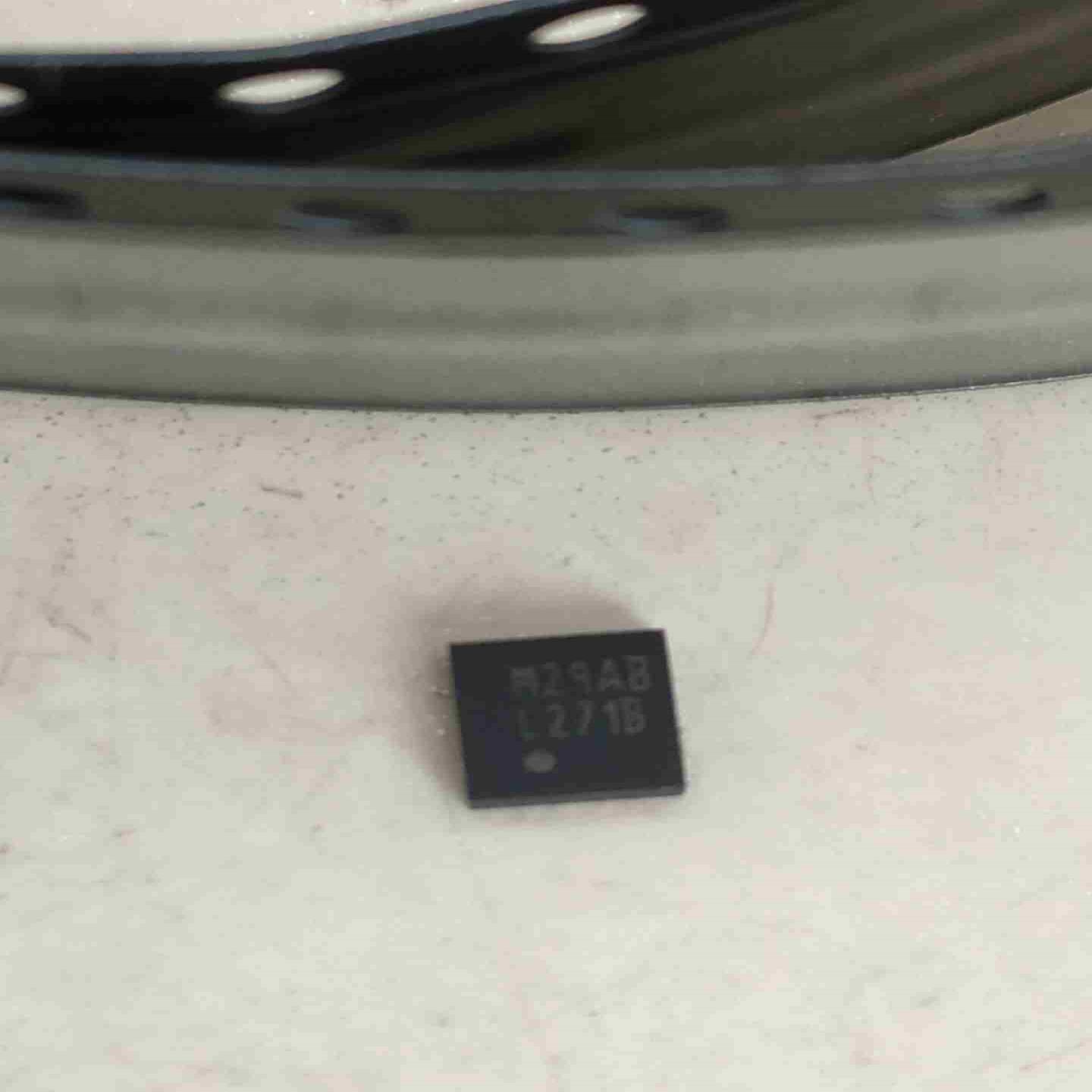 议~LM10011SD/NOPB 丝印L271B  余料67只