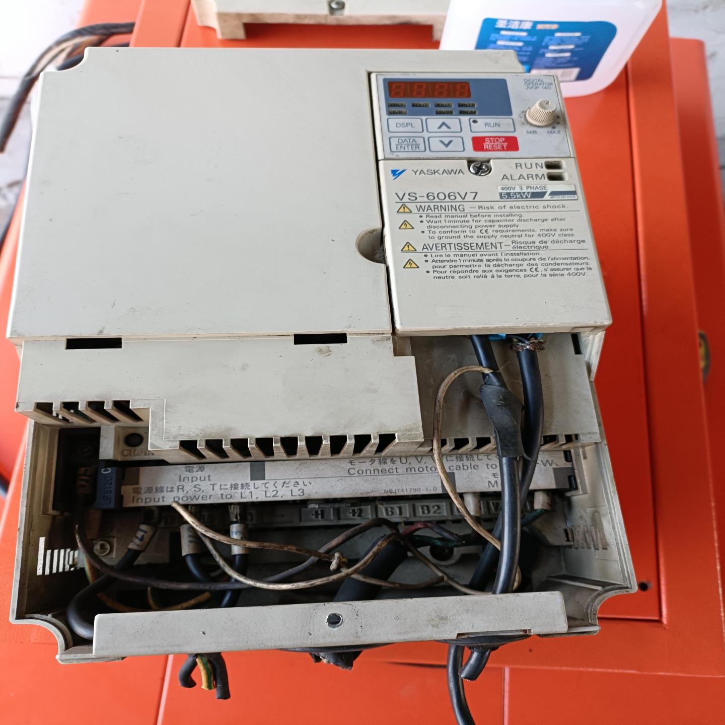 拆机一台安川CIMR-V7AT45P5变频器，实物拍摄，需要~议价