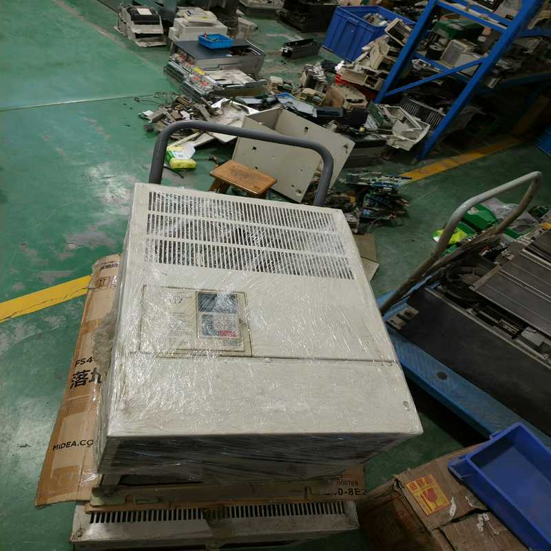 CIMR-G7A2055安川变频器G7 220V 55KW，（地坛设备）