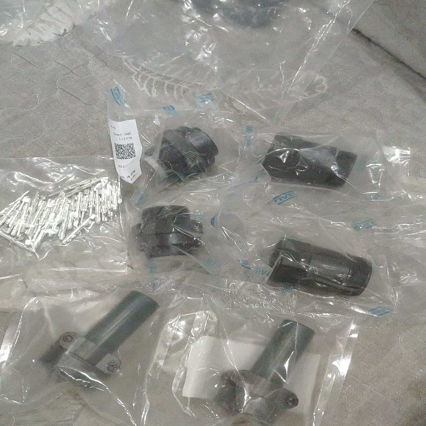 安川机器人插头GP7-GP25使用，17芯，有两套680一套（佳毅工