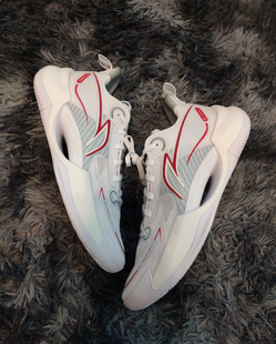 李宁超轻2022 V2男子低帮透气耐磨实战篮球鞋ABAT029