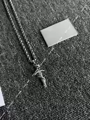 【Verified】25Ss New Paris-Style Snake-Shaped Cross Pendant Necklace with Diamonds, Unisex Trendy Necklace