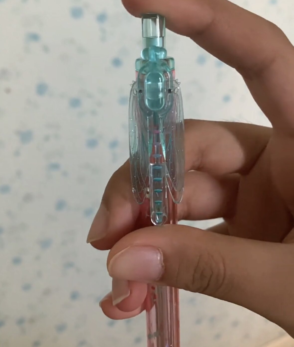 新品蜻蜓振翅流光可擦中性笔双珠蜻蜓好玩学生速干顺滑0.5mm黑色