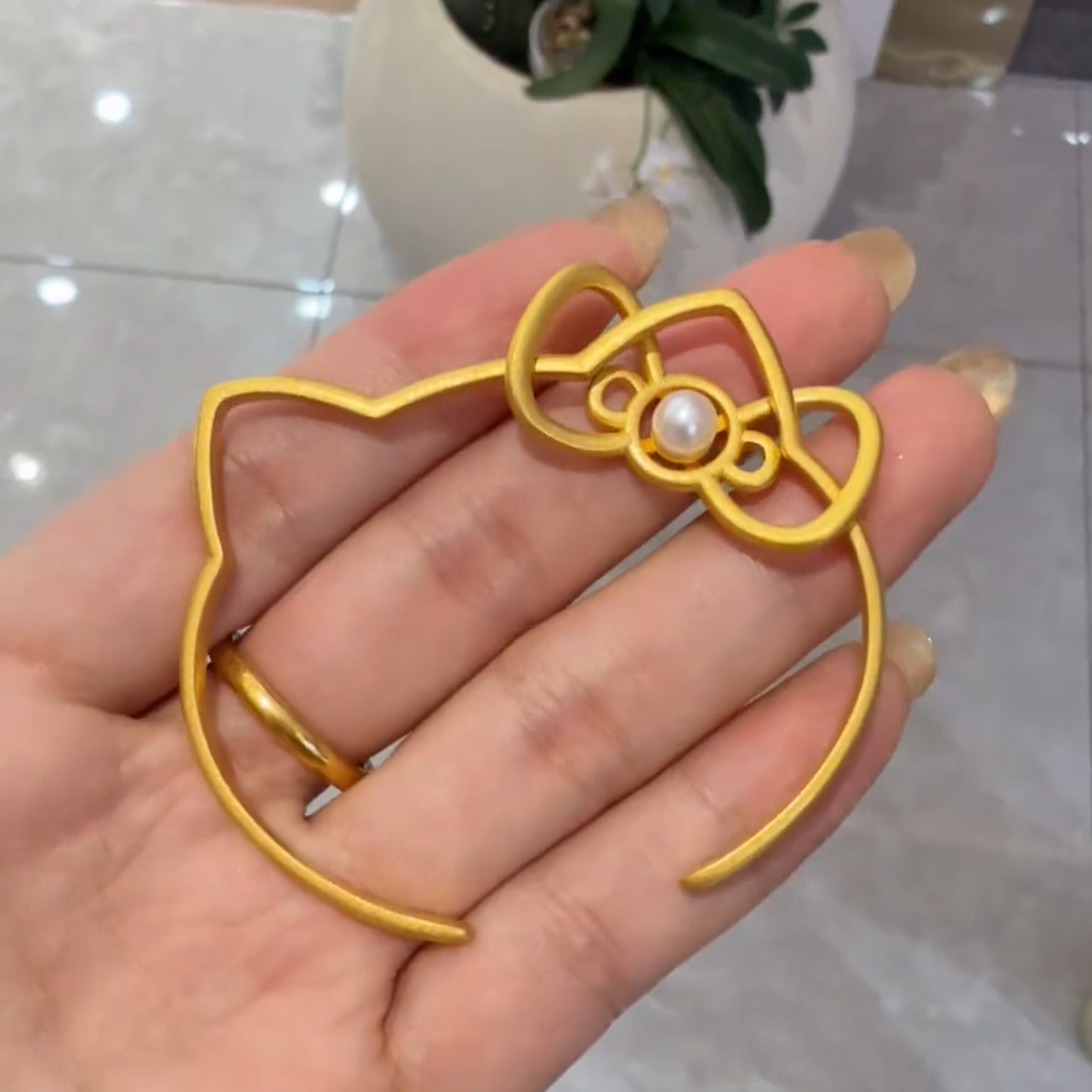 开口镯子送学生闺蜜可爱异形新款手链可爱小猫咪立体蝴蝶结珍珠