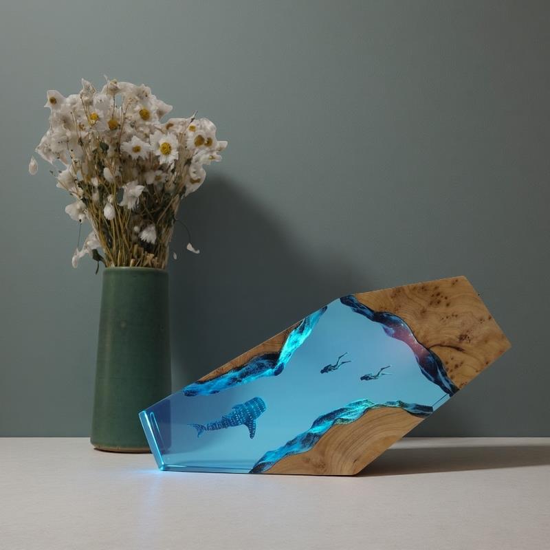 实木海洋鲸鲨鱼潜水员沉船探索桌搭面摆件实木小夜气氛灯生日礼物