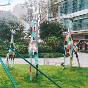 龙岗区依塔斯玻璃钢彩绘长颈鹿雕塑小区草坪林园绿地仿真动物鹿