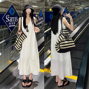 小众感显 2025新款 小红书推荐 海边度假白色v领连衣裙子女夏季 新款