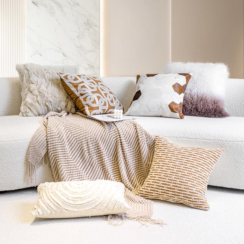 一森轻奢高级感沙发抱枕棕色提花靠枕客厅靠垫网红样板间马蹄扣