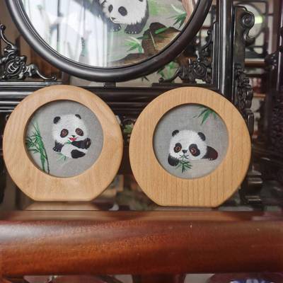 蜀绣双面绣榉木实木框手工刺绣特色小摆件