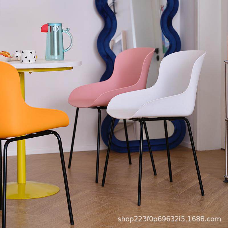北欧椅子创意简约现代靠背时尚餐椅家用铁艺凳子网红咖啡厅休闲椅
