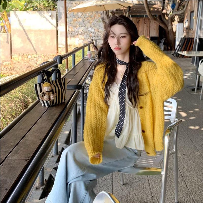 秋季韩系穿搭慵懒松弛感减龄针织开衫女短款独特漂亮v领毛衣上衣