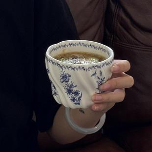 手握小杯子中古法式 vintage高级感轻奢泡茶咖啡拿铁漂亮好看水杯