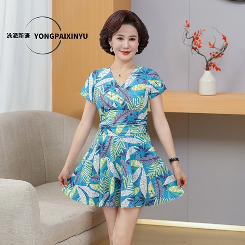 妈妈泳衣女2025年新款泡温泉中老年保守遮肚炫彩分体平角大码泳装