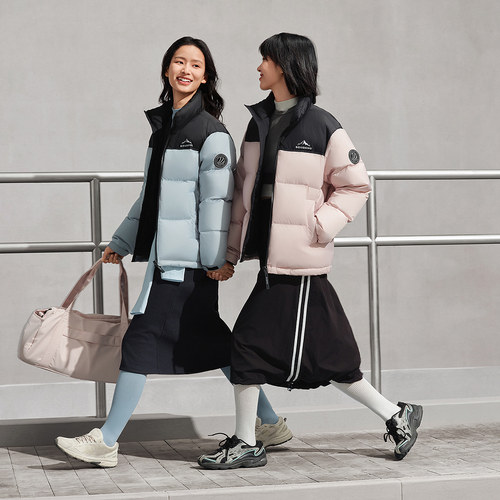 波司登运动风连帽短款羽绒服女撞色拼接轻户外保暖外套