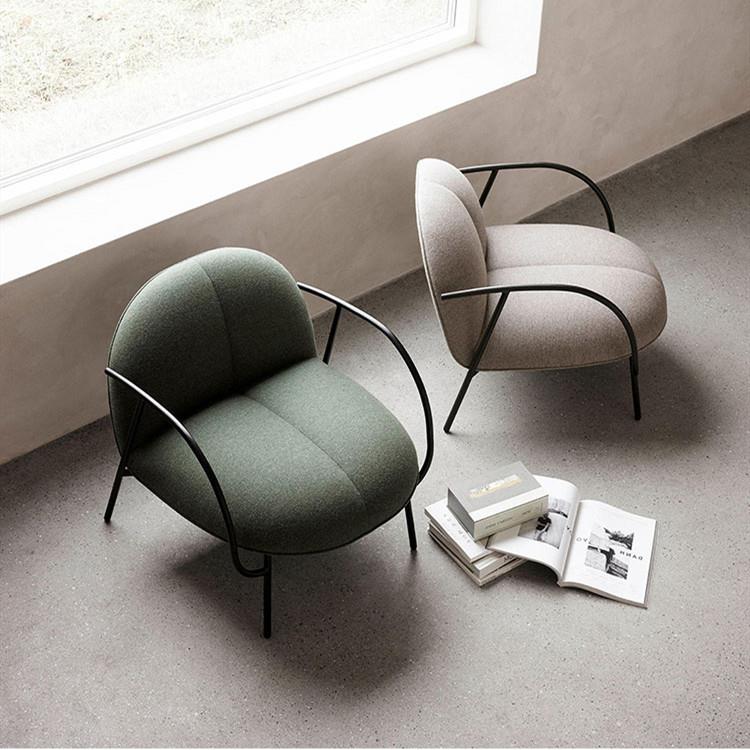 现代北欧布艺沙发酒店客厅小户型现代简约阳台懒人金属单人沙发椅