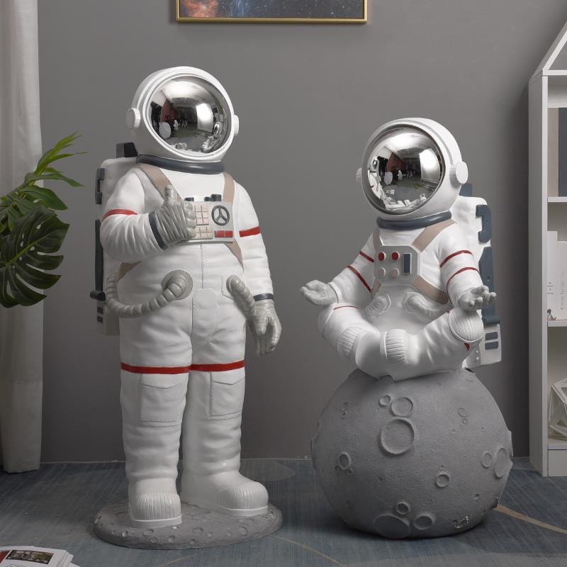 太空人客厅大型落地摆件家居装饰托 托盘太空人雕塑商场橱窗开 业