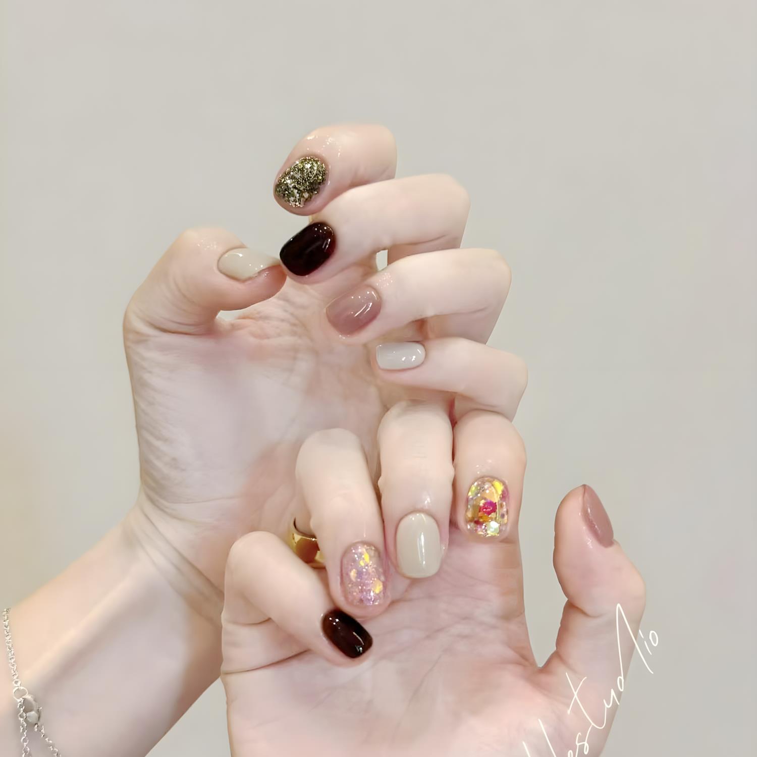 暗黑糖果跳色穿戴甲短款小众显白魔镜粉美甲成品手工定制可爱百搭