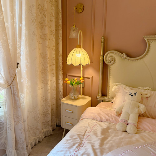 小红书推荐奶油风床头柜台灯一体