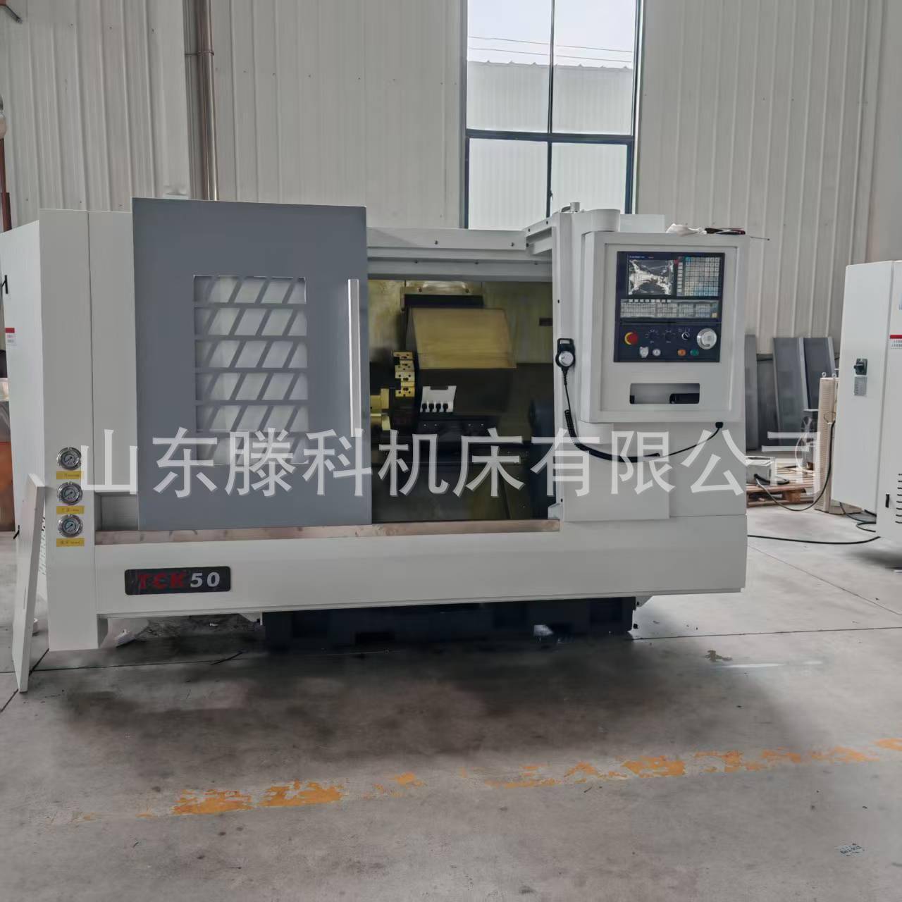 TCK36A小型斜床身线轨数控车床45°斜床身整体铸造