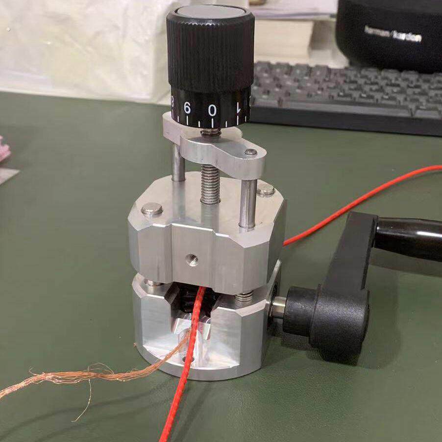 拨线剥皮神器手动废铜线剥皮机电线电缆扒皮工具家用手摇去皮小型