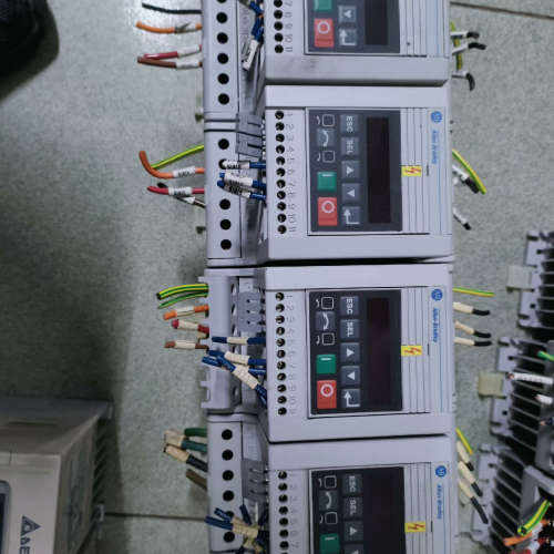 议价变频器160-AA02NPS1 220V 0.37K