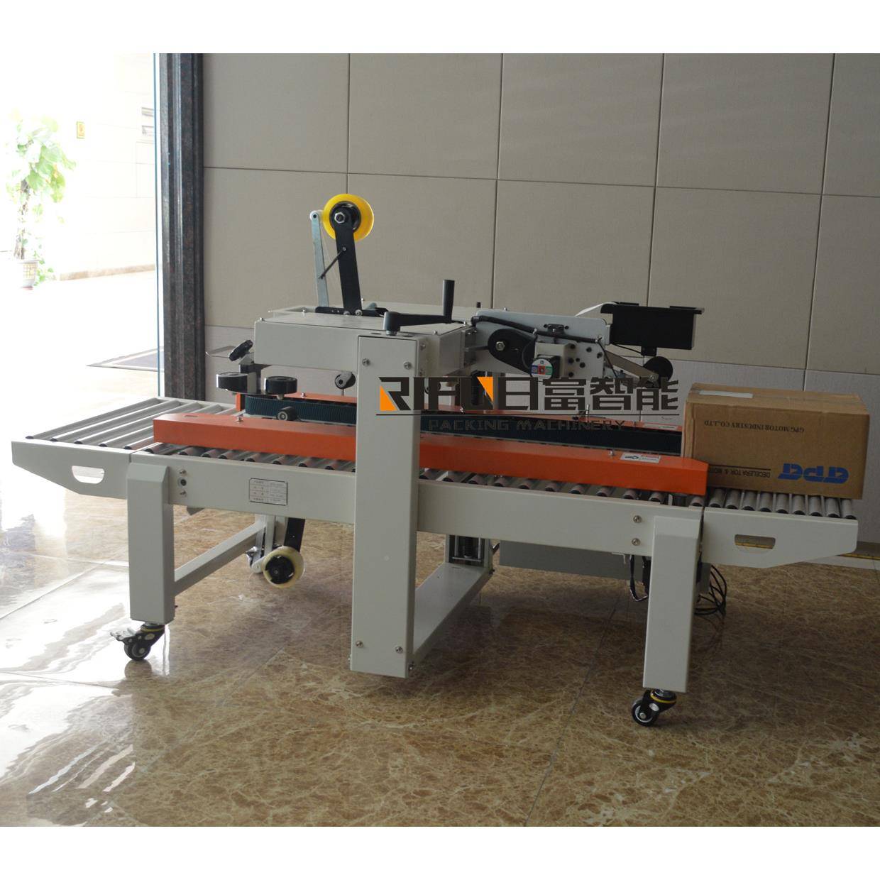 半 纸自动封箱打包机 商纸箱透明胶电封口机快递箱一字型封箱机