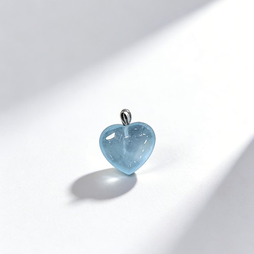 地大珠宝海蓝宝心形吊坠百搭