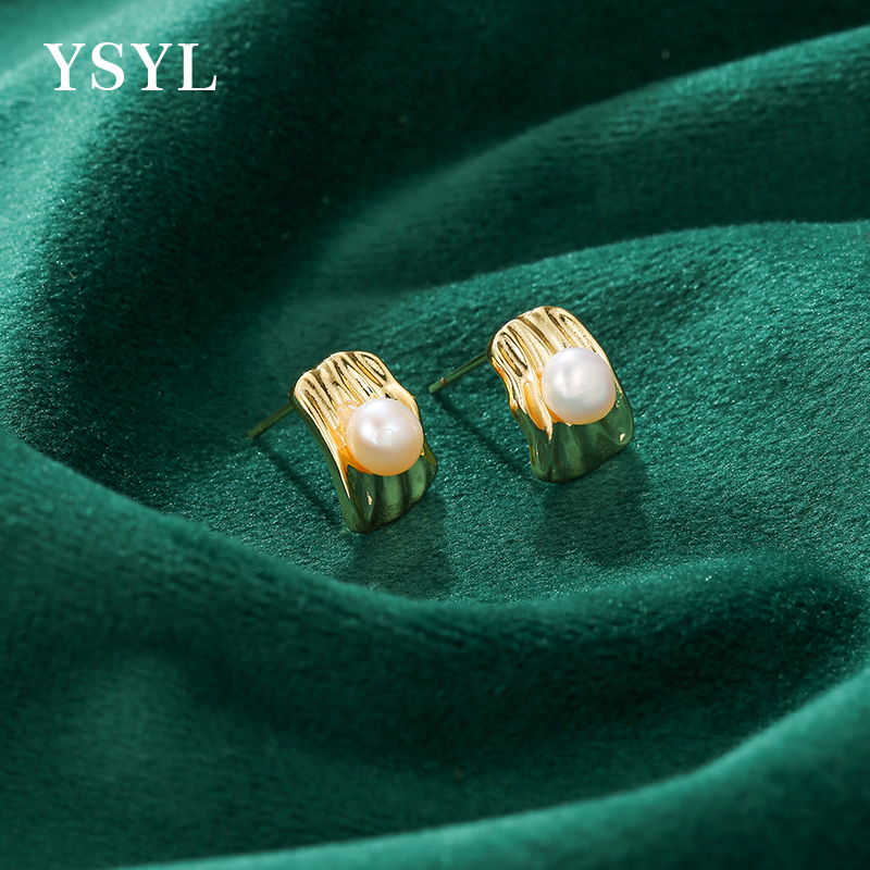 法式时尚轻奢珍珠耳环