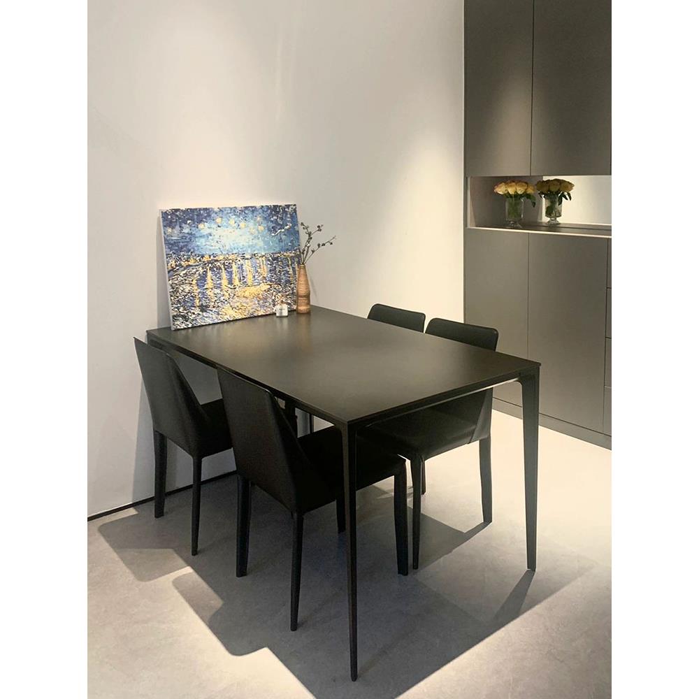 2024新款小户型意式极简餐桌椅家用铝合金岩板餐桌长方形网红饭桌