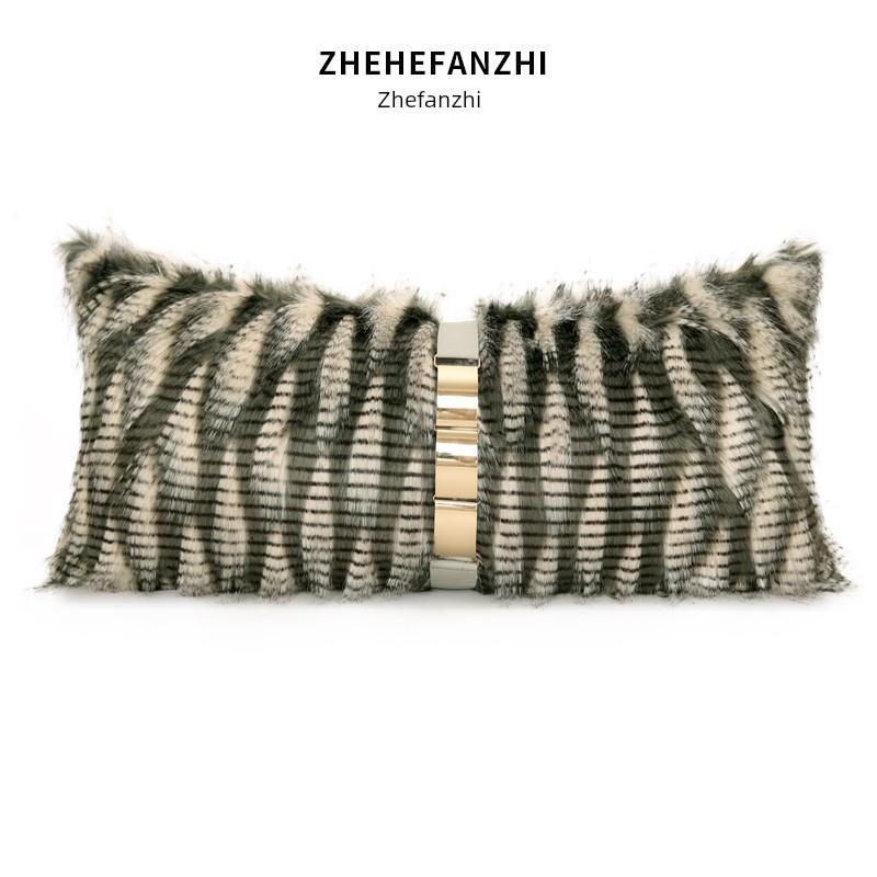 现代轻奢风绿色孔雀纹长毛绒靠垫抱枕客厅软装样板房高级感长腰枕