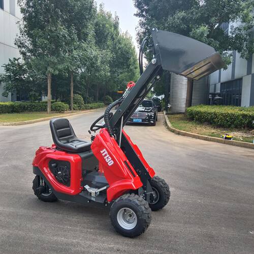 迷你款座驾滑移小铲车HT130 car mounted tire skid steer loader
