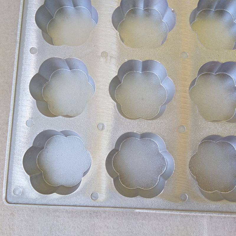 纯铝合金蜂蜜鸡蛋糕不粘烤盘24连35连梅花形铝制不沾烘焙模具商用