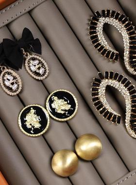 样板间衣帽间首饰项炼耳环戒指衣柜陈列梳妆台岛台柜内装饰品摆件