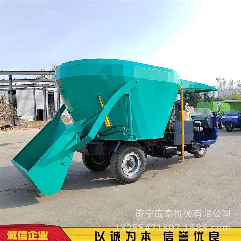 柴油自走式饲料喂料车 车载一体搅撒送料机 养殖场卸草均匀撒料车,农机/农具/农膜,农用防护器具,淘宝优惠券,粉丝福利购,淘宝优惠卷