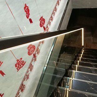 楼梯玻璃扶手感应灯带免安装插电夜间人来自动亮灯别墅自建房自粘