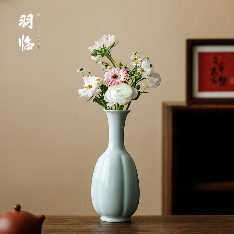 景德镇陶瓷影青瓜菱纹小花瓶彷宋青瓷花插餐桌摆件中式小花器装饰