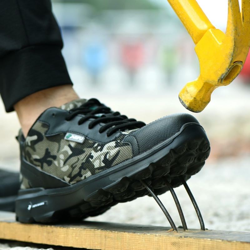 劳保鞋男四季款钢头防砸防刺穿女轻便透气超轻软底绝缘安全工作鞋