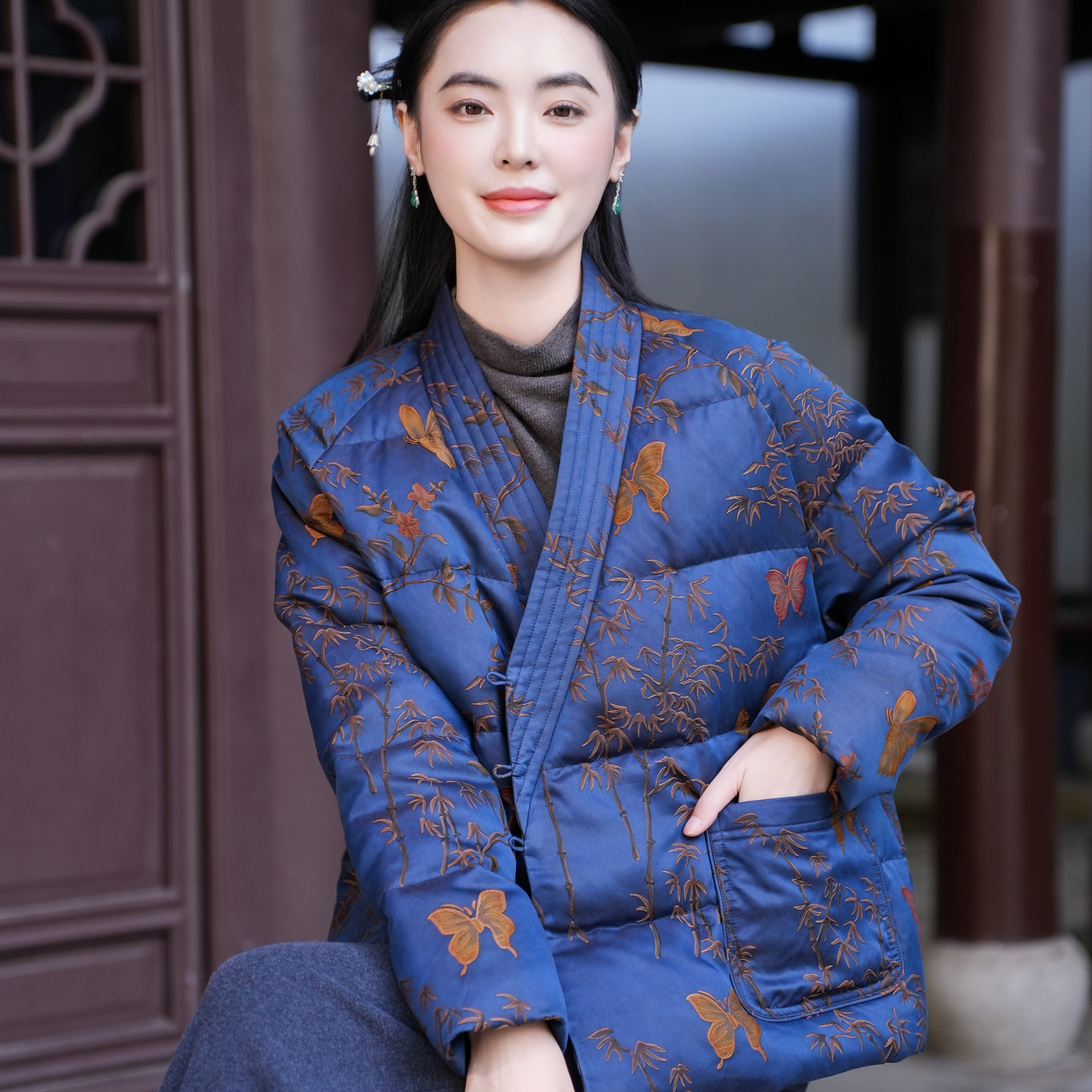 【40MM绞织重缎香云纱 90白鹅绒】3D对花彩绘 斜襟珠扣短款羽绒服,女装/女士精品,羽绒服,淘宝优惠券,粉丝福利购,淘宝优惠卷