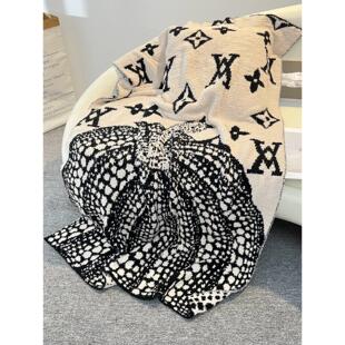 轻奢高端秋冬软半绒毯加厚针织设计盖毯午间披巾休闲绒毯