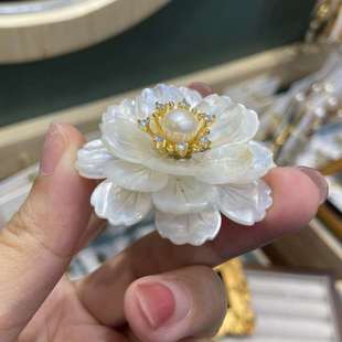 天然淡水珍珠贝母山茶花胸针级胸花 白色浪漫 珠展会首饰
