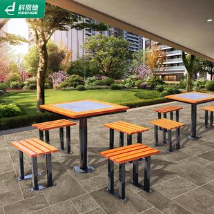 社区户外休闲桌椅室外防腐木象棋盘靠背座椅架空层一桌四椅围树椅