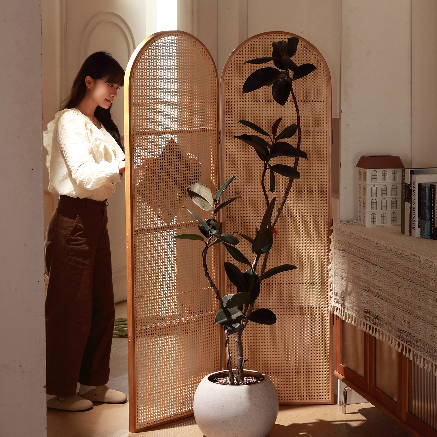 日式实木藤编屏风隔断客厅简约遮挡家用折叠可移动杂志书架座屏