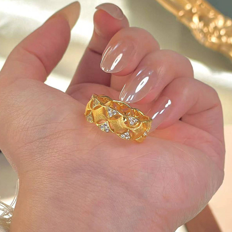 小红书新款拉丝菱形镂空戒 高颜值轻奢小巧设计个性百搭饰品女