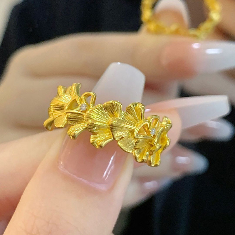 小红书爆款银杏花瓣戒指2025新款古法金色小花瓣精致指环情侣礼物