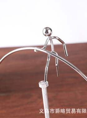 不倒翁装饰小摆件桌面减压玩具球体育运动艺术高脚单手平衡小铁人